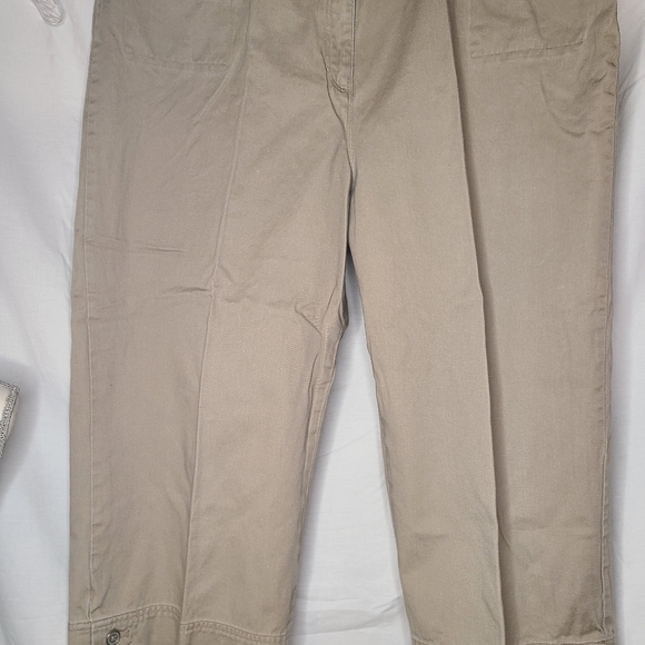 2 Pair Van Heusen straight fit Capris size 18 one blue and one khaki pair - Picture 10 of 13